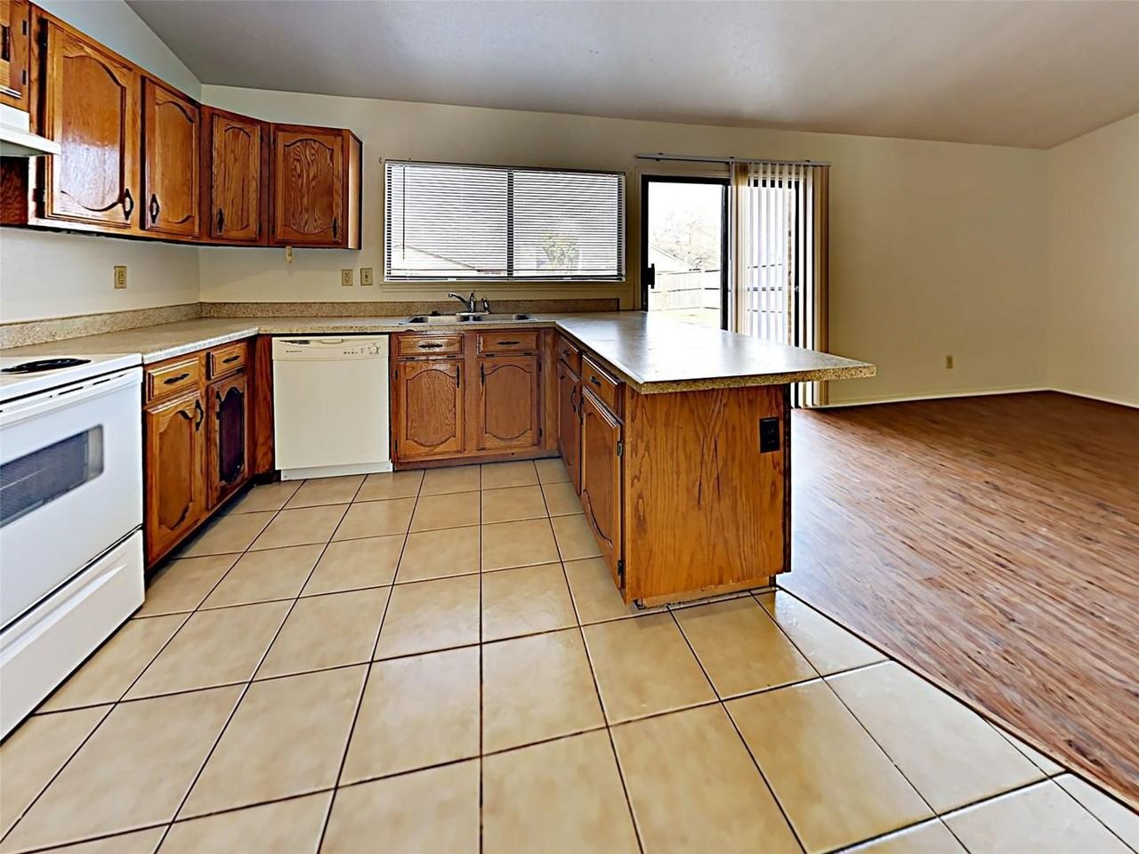 2836 Chelsea Ln - Photo 4 of 6