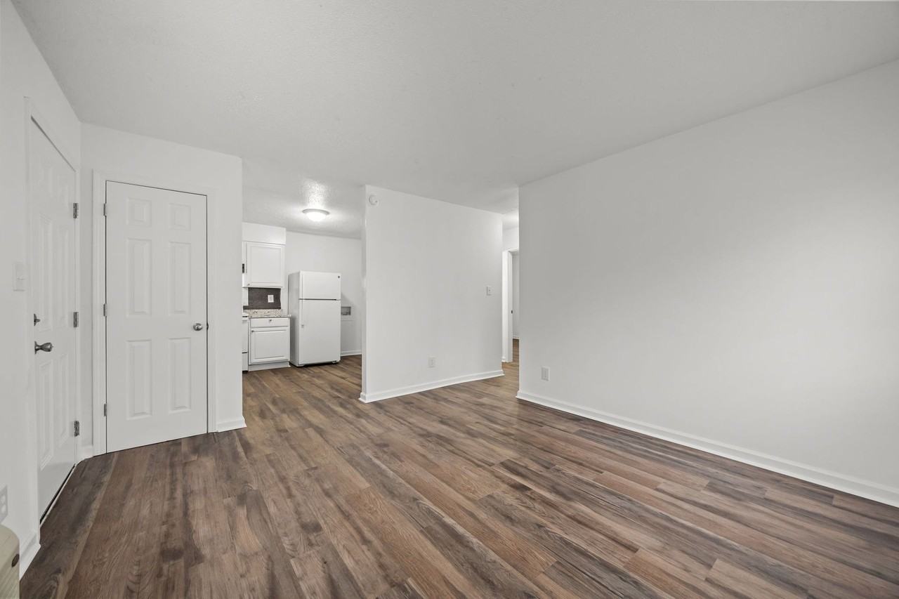 2 Bedroom/ 1 Bath apartment - Photo 2 of 20