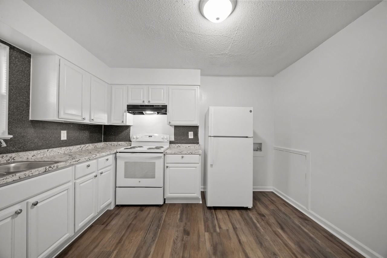 2 Bedroom/ 1 Bath apartment - Photo 3 of 20