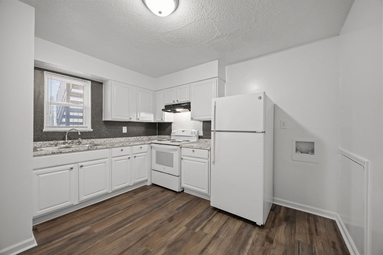 2 Bedroom/ 1 Bath apartment - Photo 4 of 20