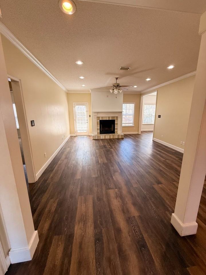 2409 Riverside Dr - Photo 3 of 12