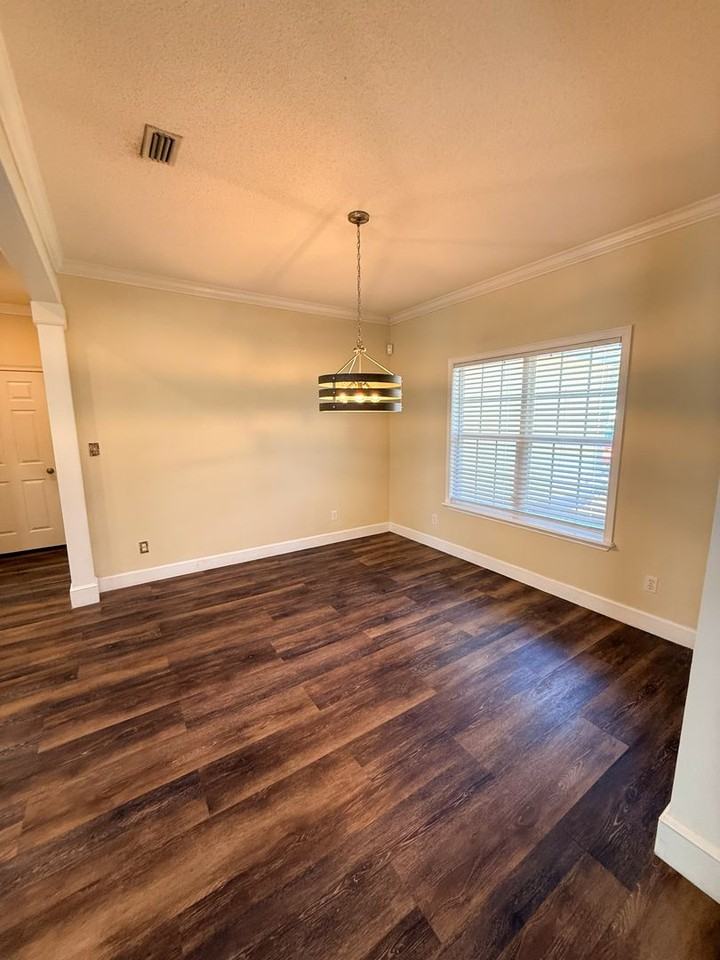 2409 Riverside Dr - Photo 4 of 12