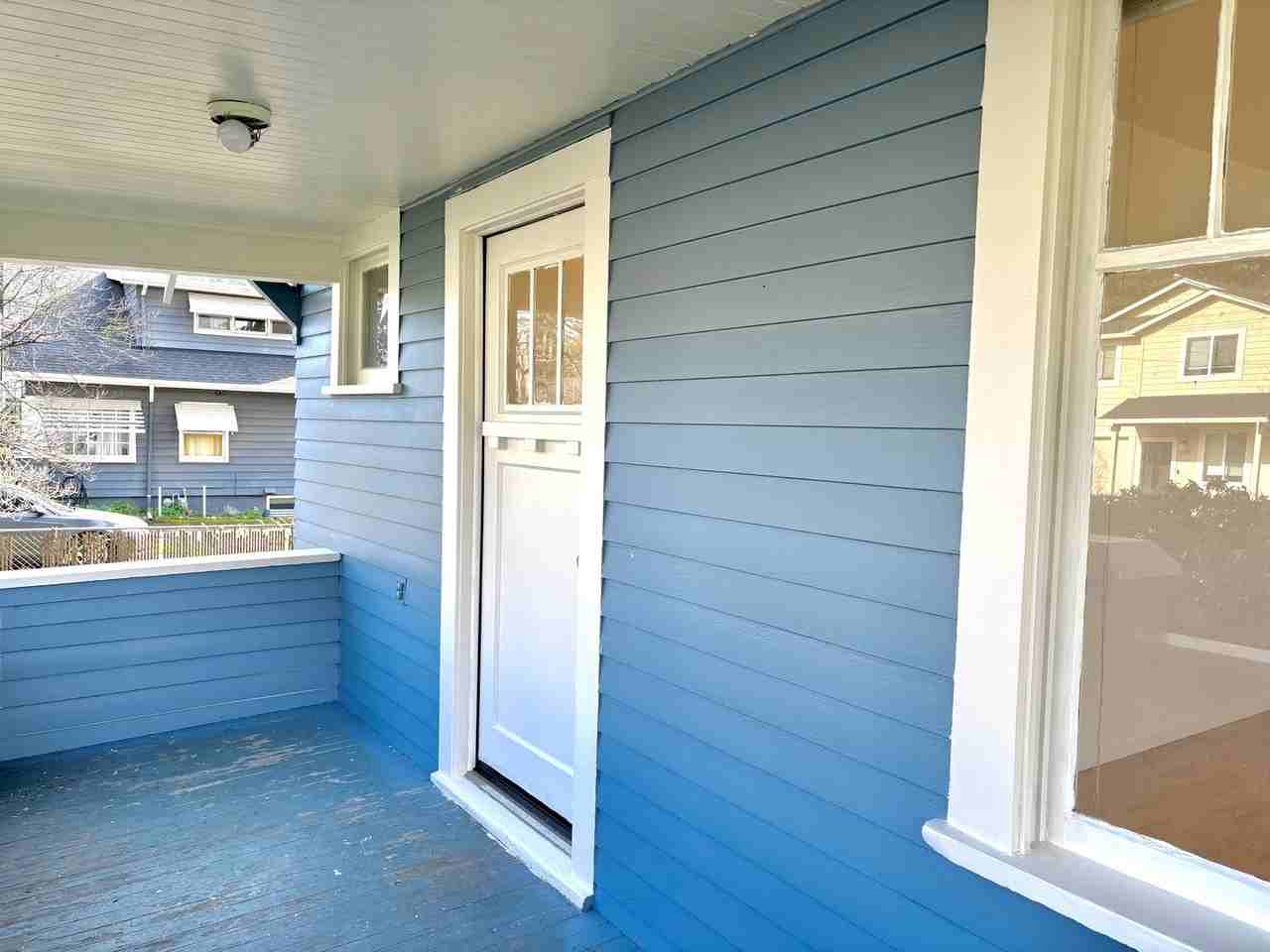 8538 Se Gray St - Photo 2 of 31