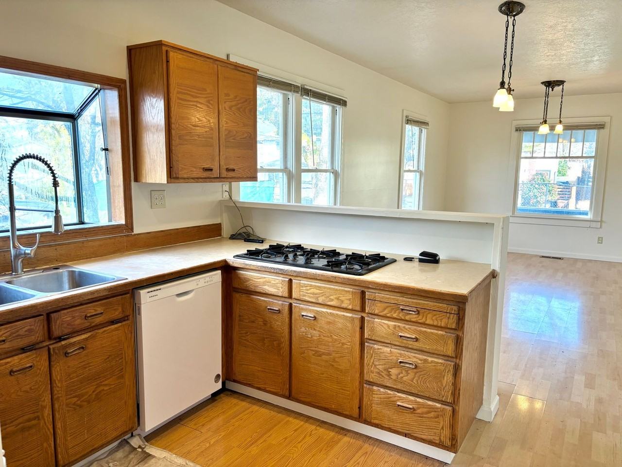 8538 Se Gray St - Photo 6 of 31