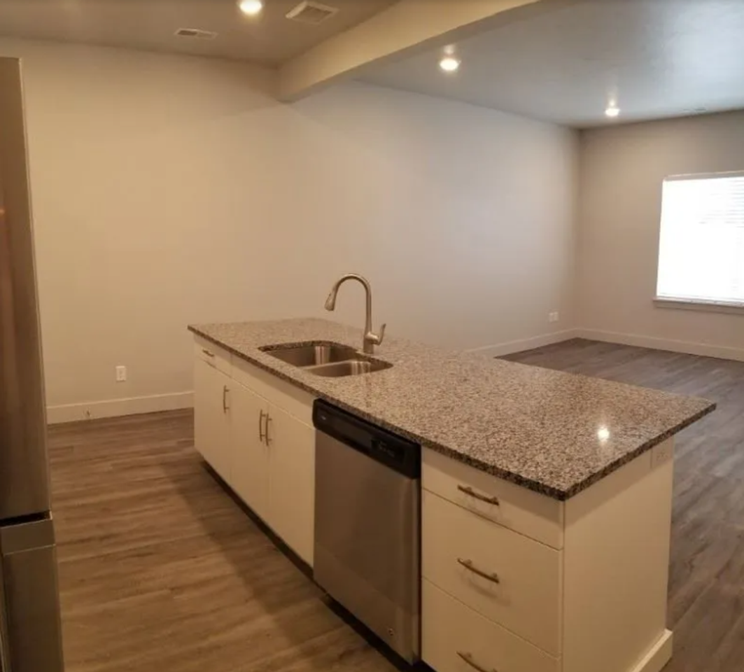 185 S Heath Ln - Photo 4 of 16