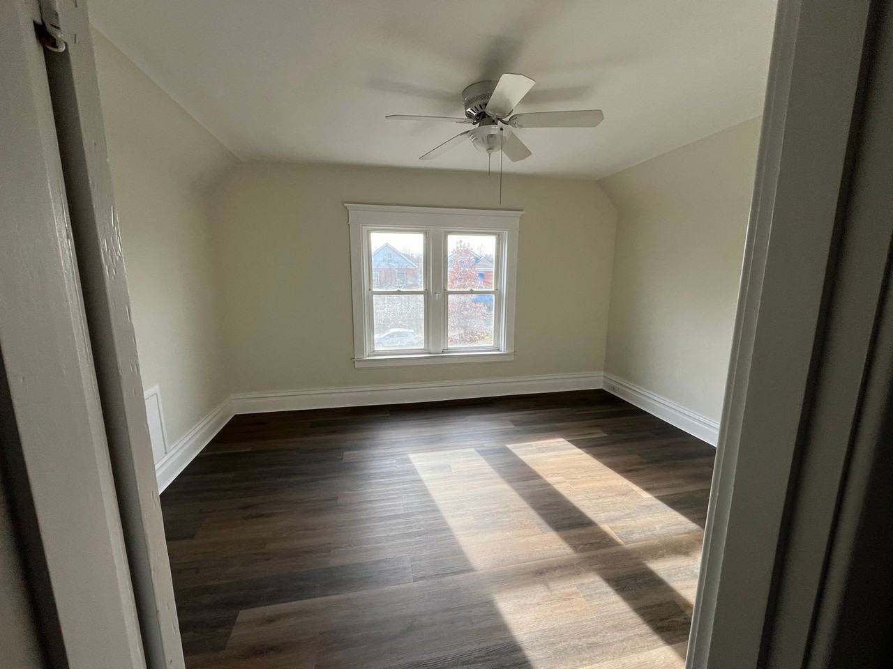 2562 Collis Ave - Photo 3 of 16