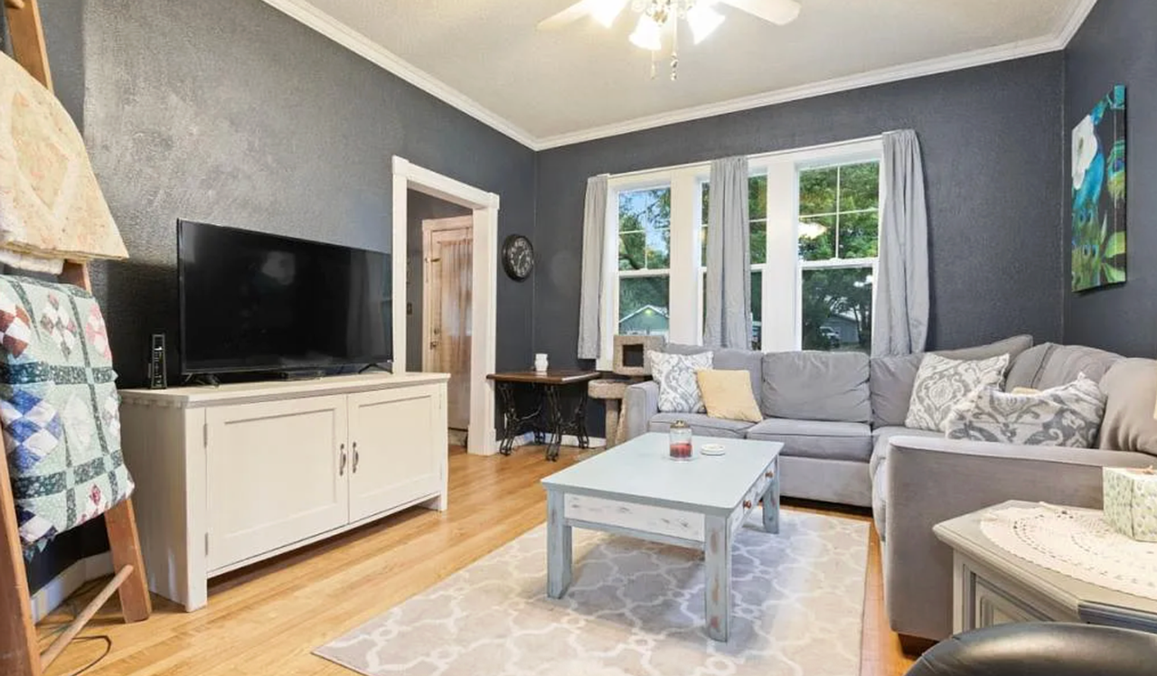 1279 Burr St - Photo 4 of 23