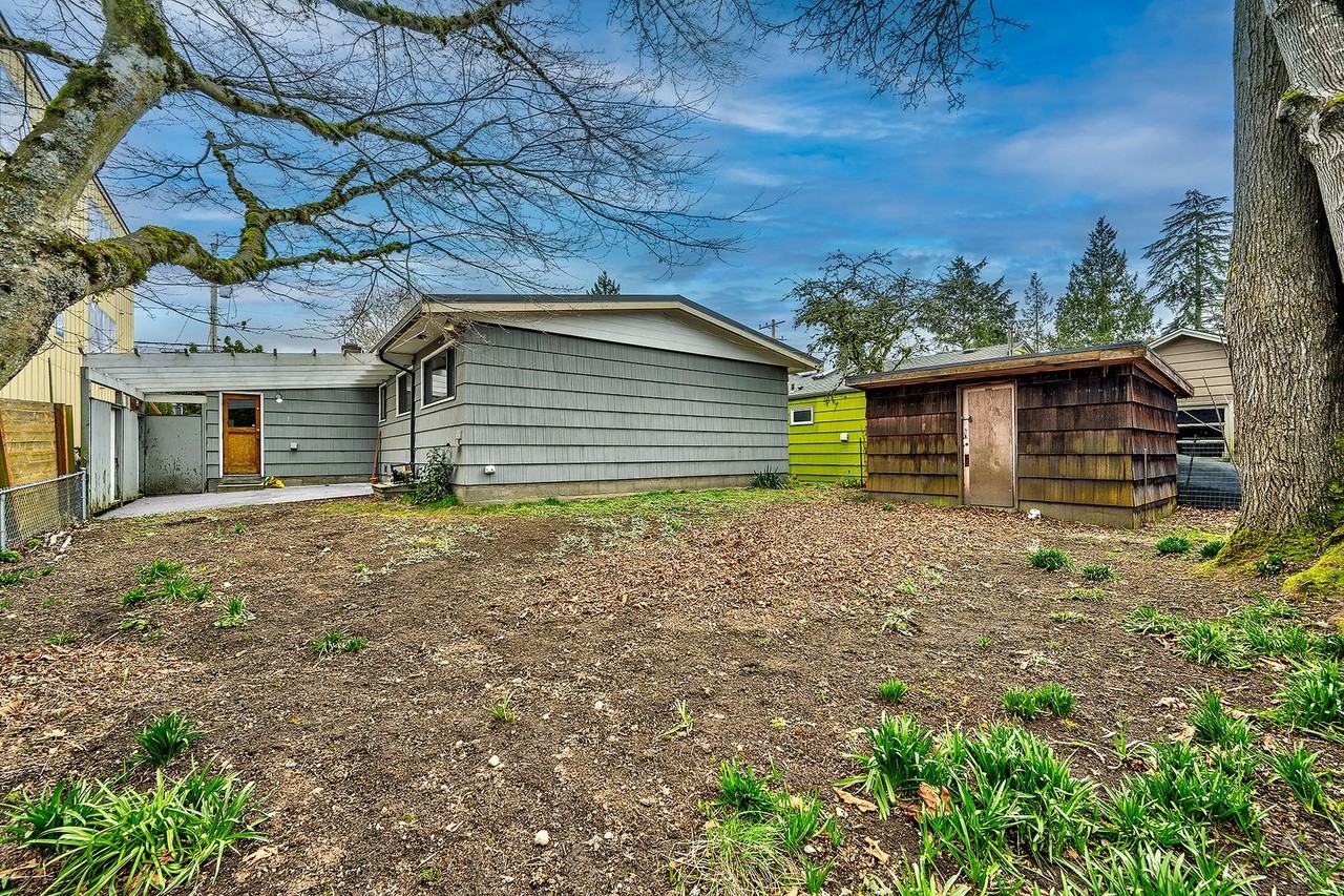 9207 12th Ave Ne - Photo 3 of 15