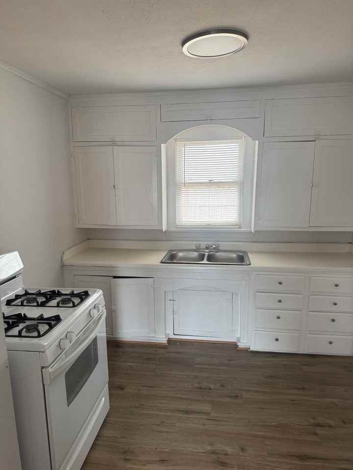 314 S Kentucky St #A - Photo 5 of 12