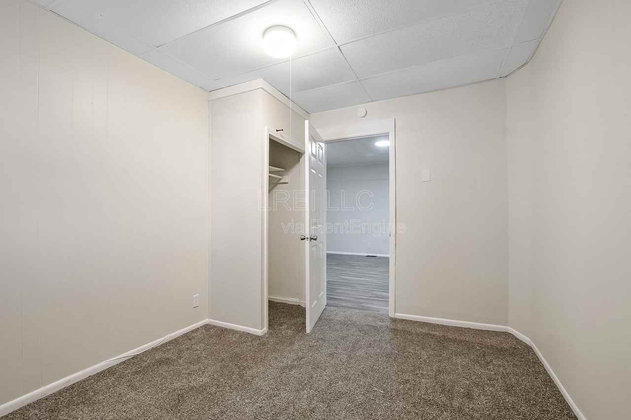 2104 W Burnett Ave - Photo 2 of 14