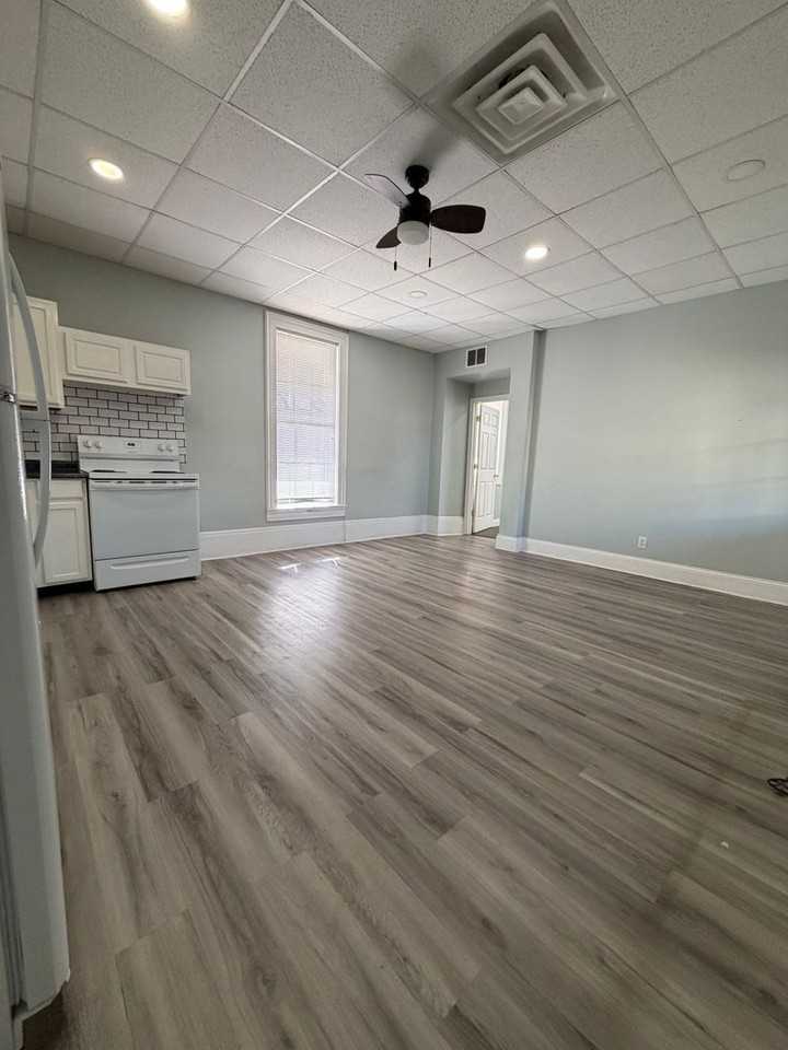 221 S Main St #101 - Photo 4 of 10