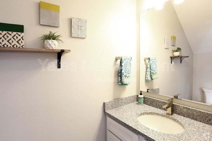 219 Colonial Dr #2 - Photo 5 of 32