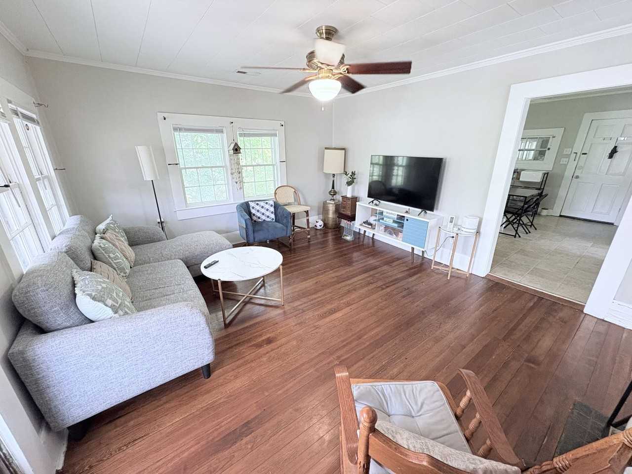 102 Old Central Rd - Photo 3 of 11