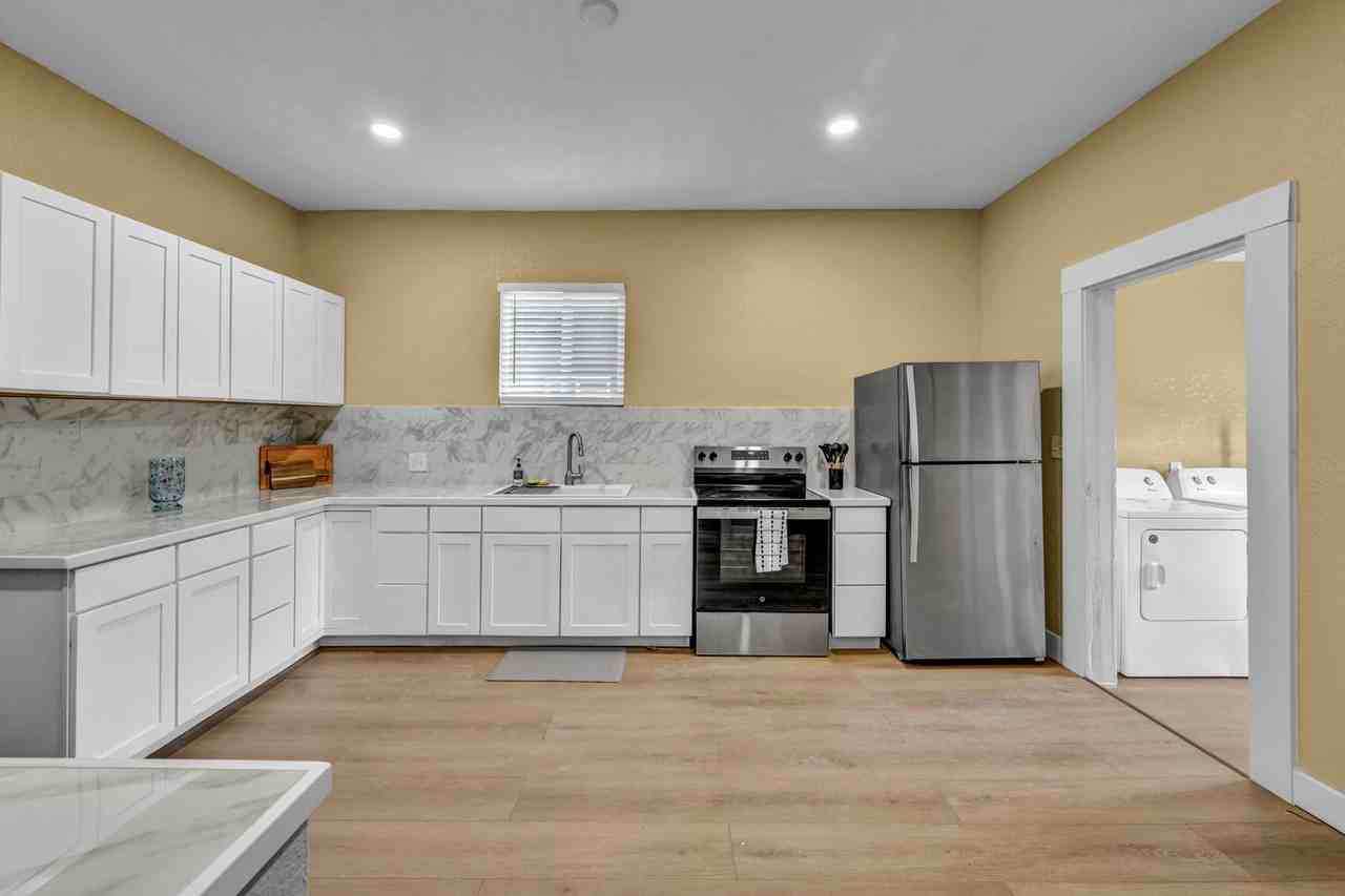 33 W 8th St - Photo 3 of 48