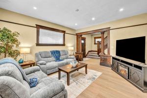 featured image of 33 W 8th St