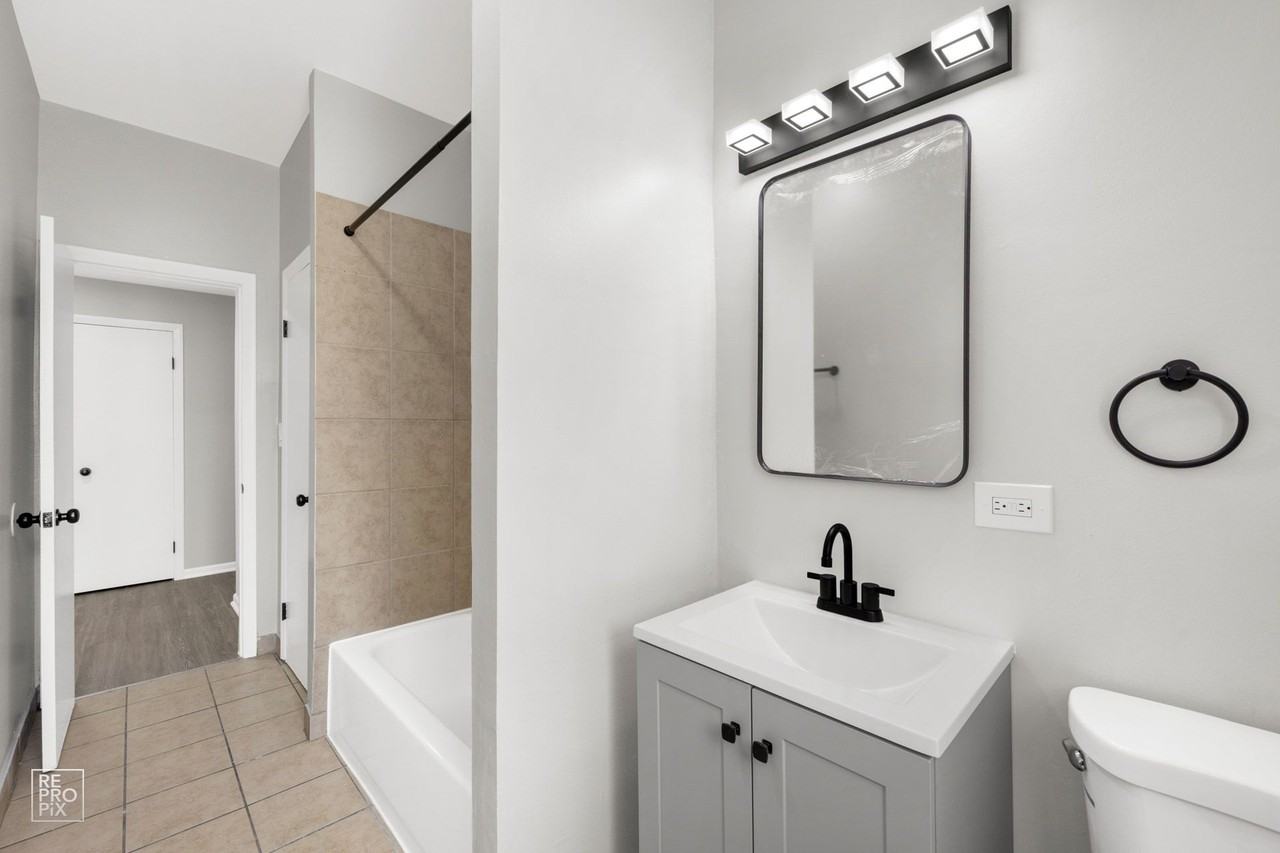 5047 S St Lawrence Ave 600 E 51st St Chicago, IL 60615 - Photo 7 of 44