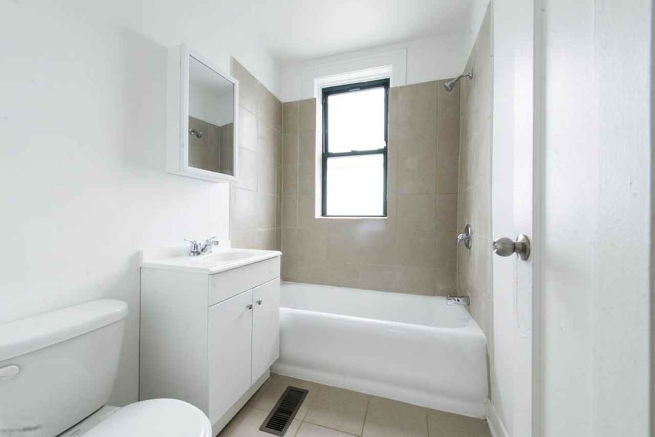 7201 S Calumet Ave 345 - Photo 3 of 21