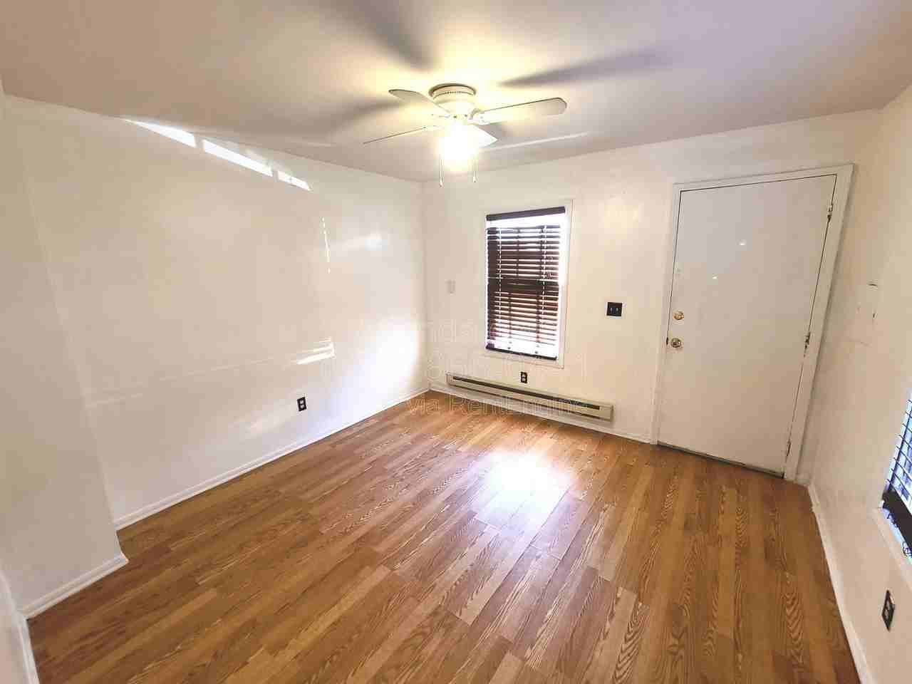 70A Chester Ave Se - Photo 3 of 12