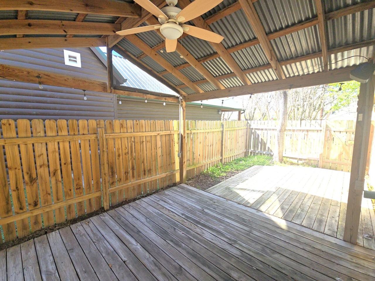 409 Commerce St - Photo 2 of 25