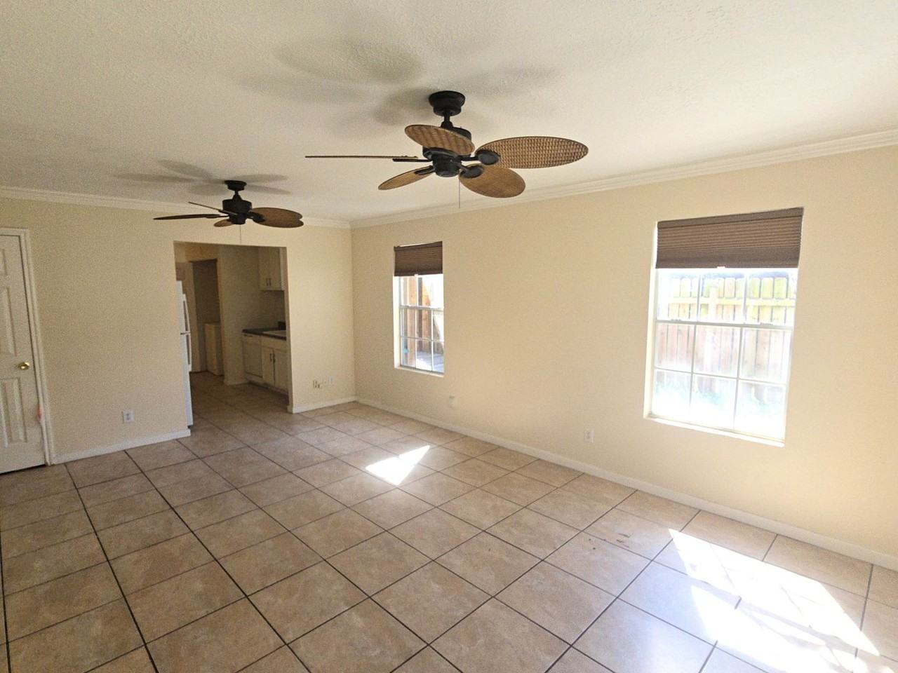 409 Commerce St - Photo 5 of 25