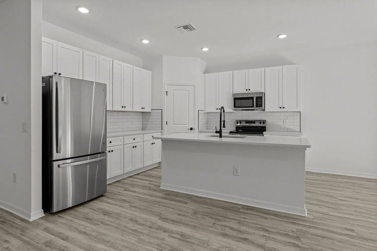 6030 Lacota Ave - Photo 4 of 8