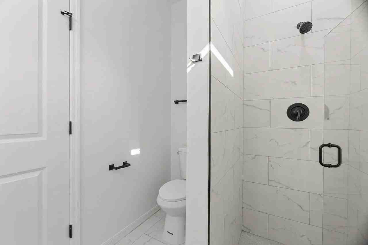 6030 Lacota Ave - Photo 6 of 8