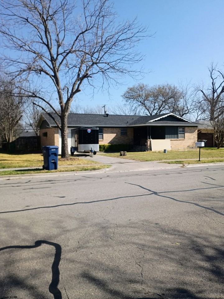 1105 E Robertson Ave - Photo 2 of 2