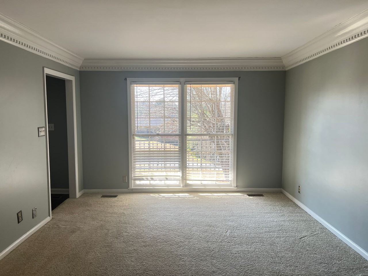 853 Captain Kell Dr - Photo 2 of 35