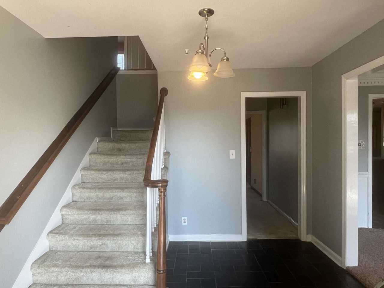 853 Captain Kell Dr - Photo 5 of 35