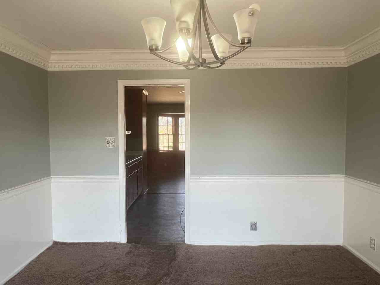 853 Captain Kell Dr - Photo 7 of 35