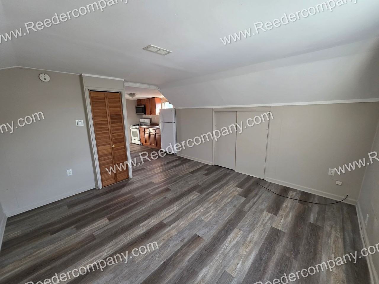 1533 John St - Photo 3 of 9