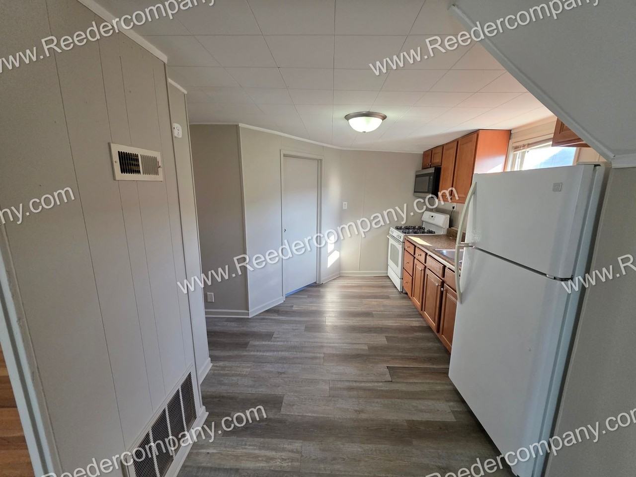 1533 John St - Photo 4 of 9