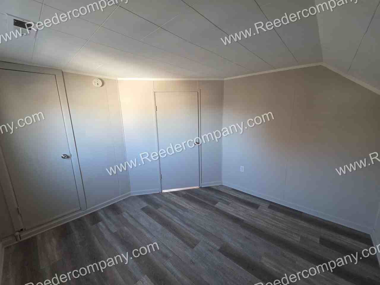 1533 John St - Photo 6 of 9