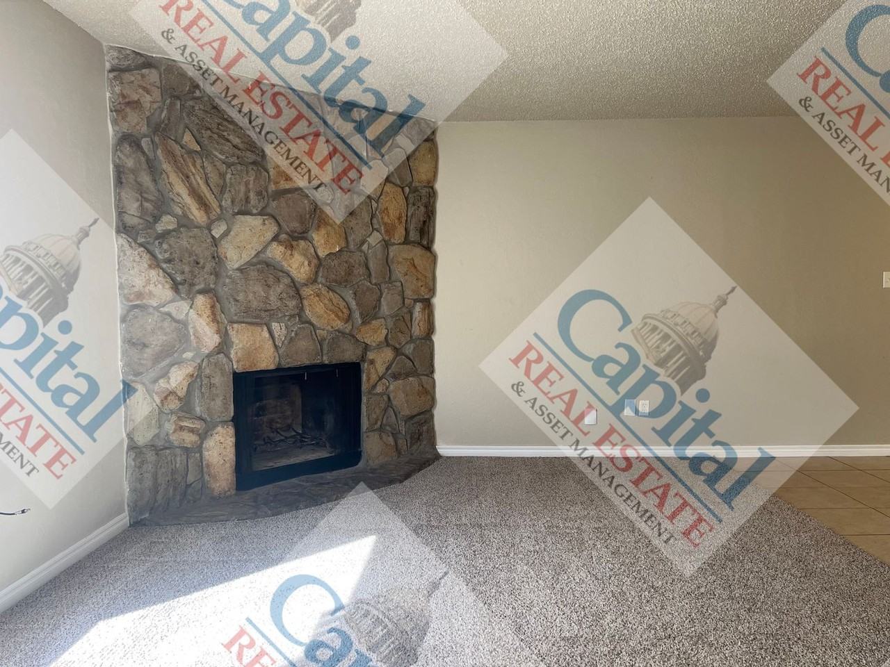 1817 Beaumont Dr - Photo 3 of 31