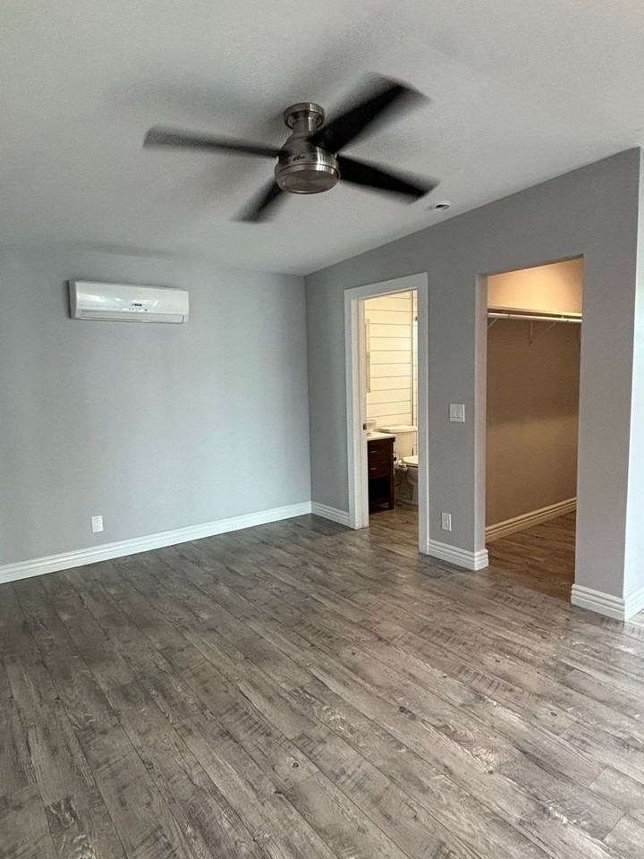 2839 Charlemagne Ave - Photo 5 of 10