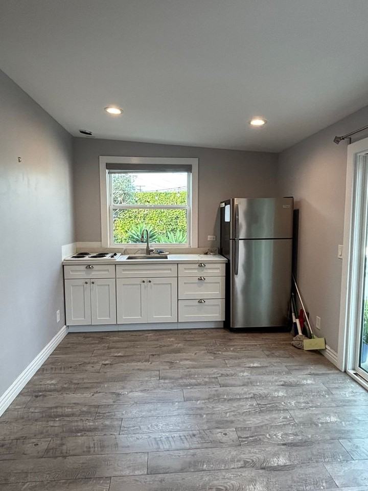 2839 Charlemagne Ave - Photo 6 of 10