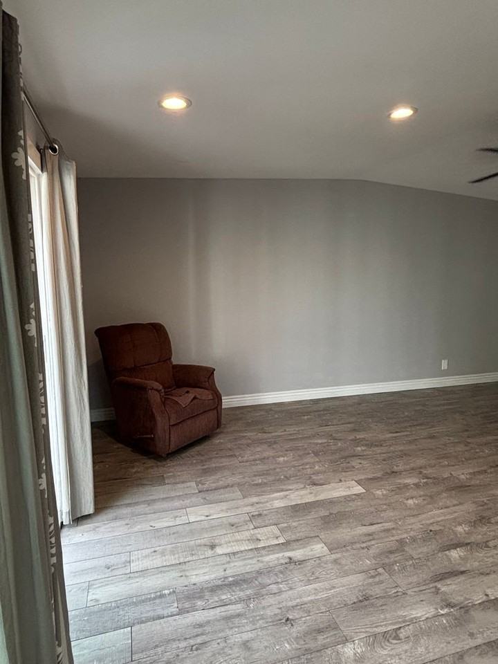 2839 Charlemagne Ave - Photo 7 of 10