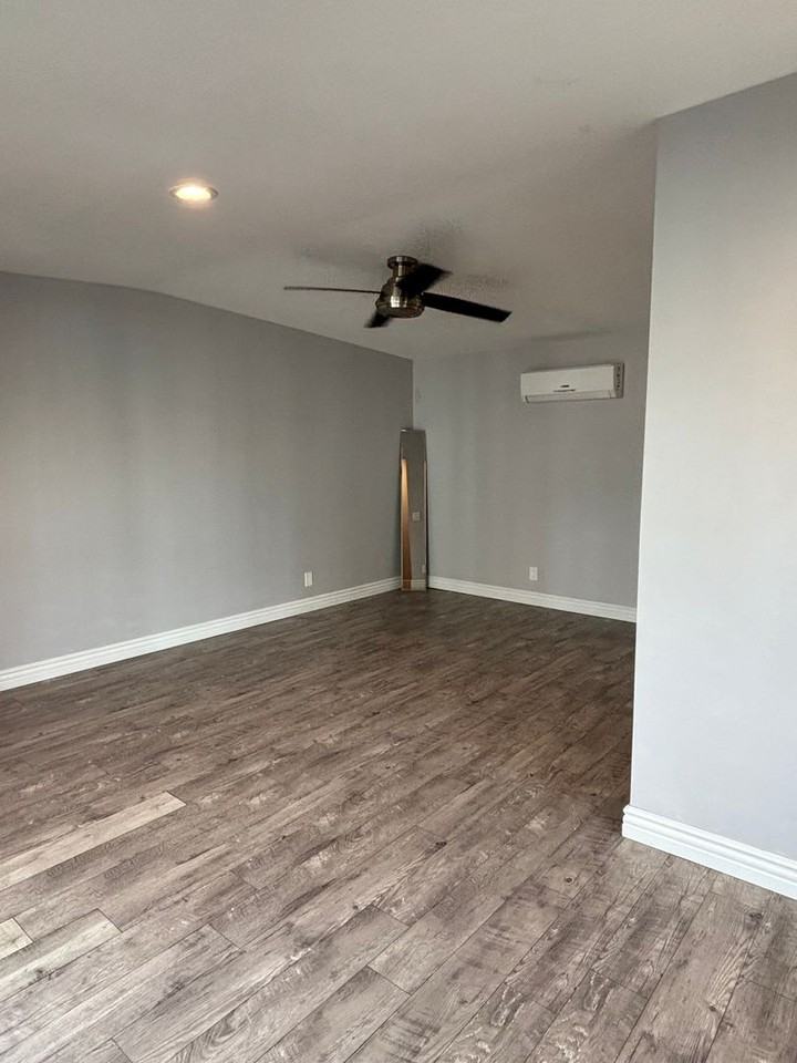2839 Charlemagne Ave - Photo 2 of 10