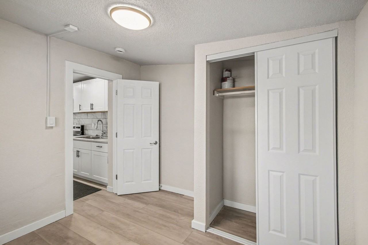 2502 E Dale St - Photo 4 of 17