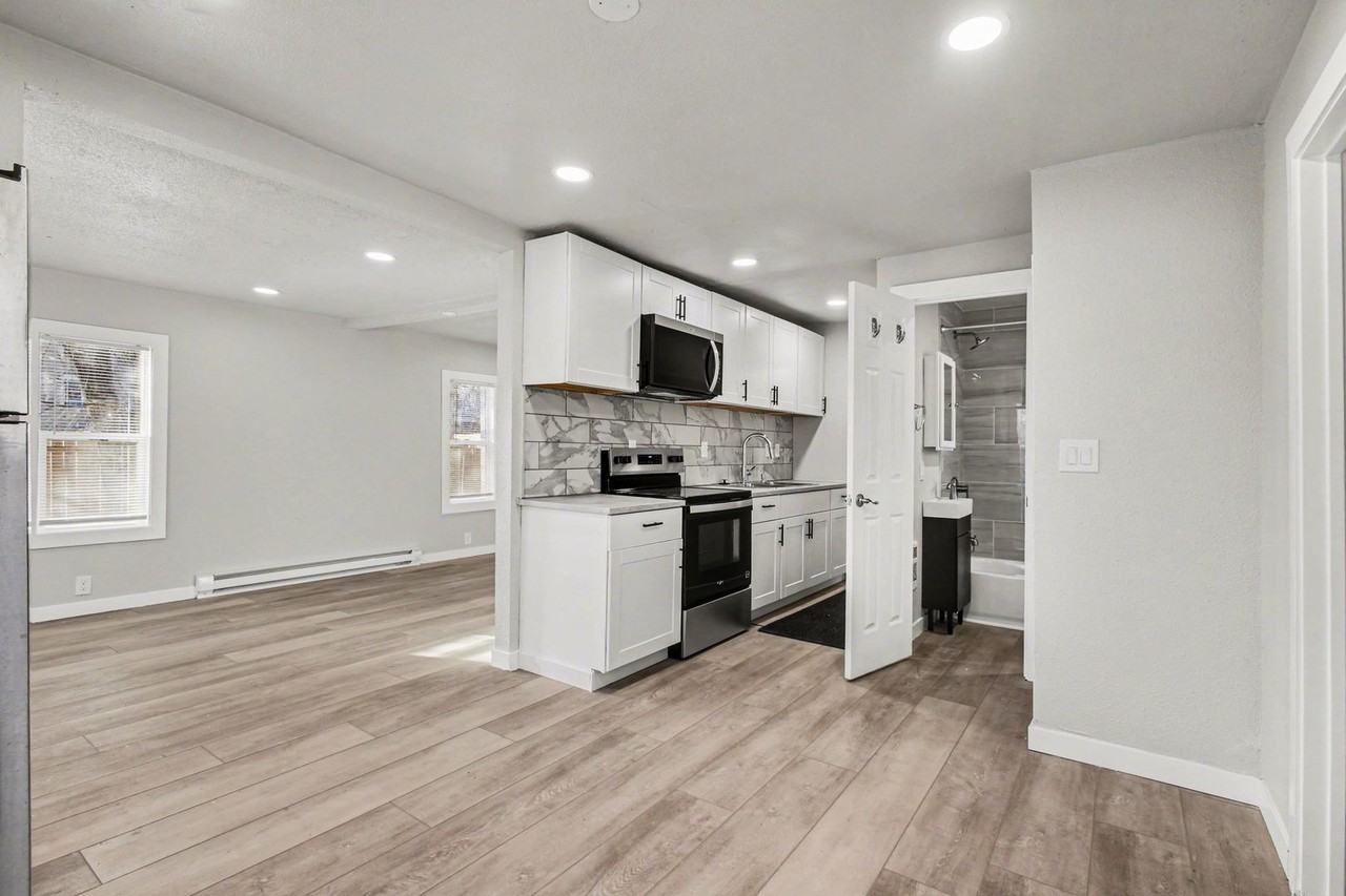 2502 E Dale St - Photo 5 of 17