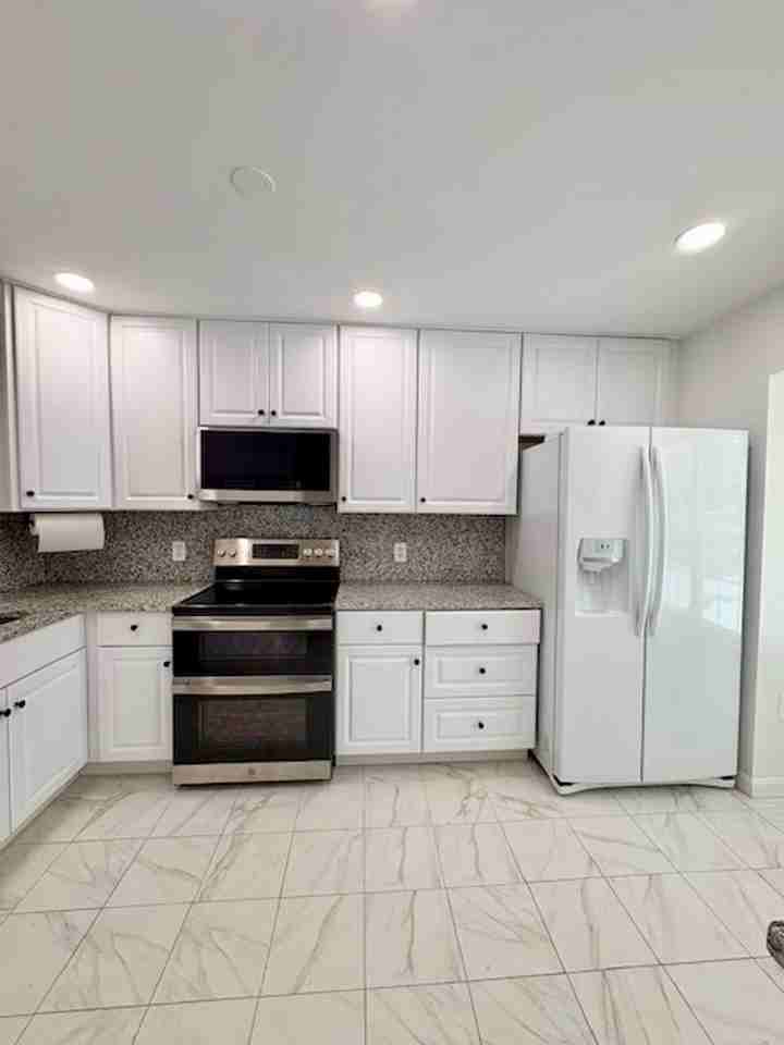 18250 Paladin Dr - Photo 4 of 27