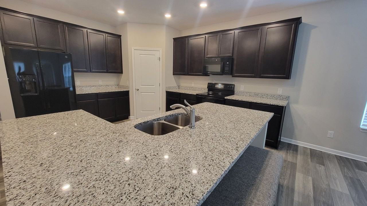 16951 Meander Way - Photo 5 of 30