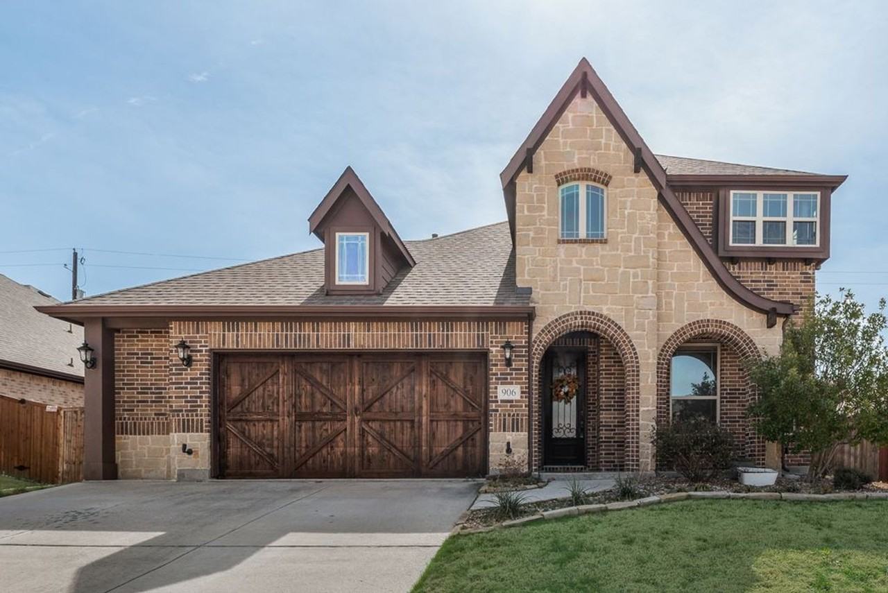 906 Oak St - Photo 2 of 18