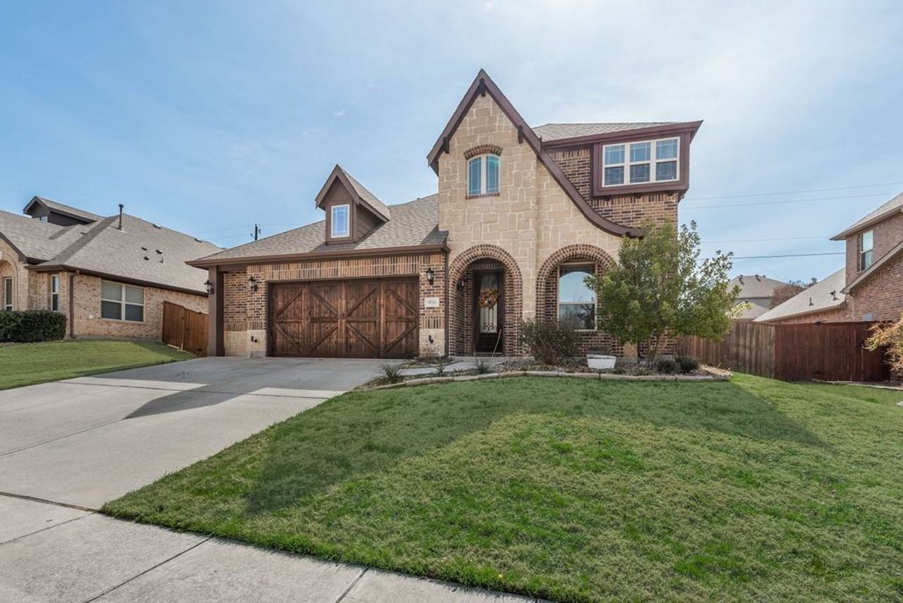 906 Oak St - Photo 3 of 18