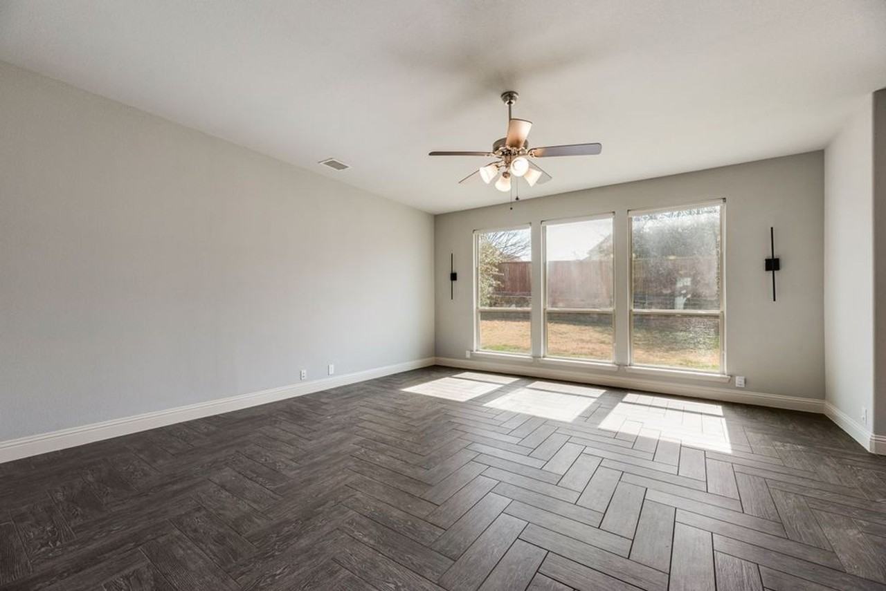 906 Oak St - Photo 5 of 18