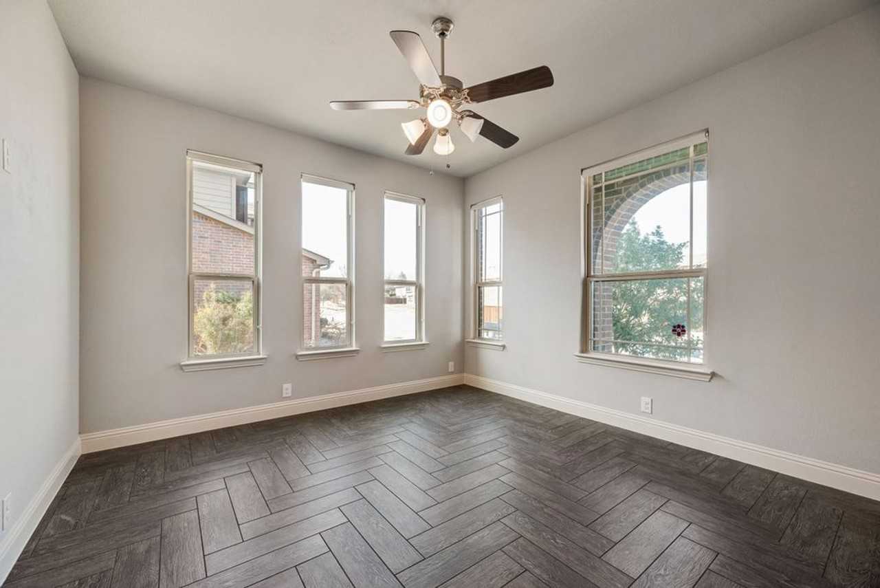 906 Oak St - Photo 6 of 18