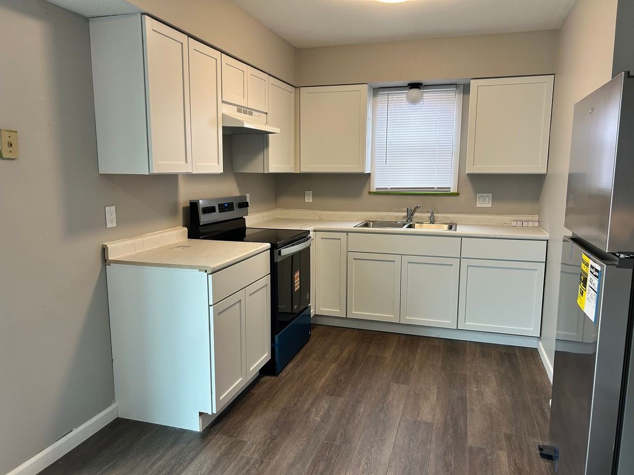 705 W 12th St - Photo 3 of 15