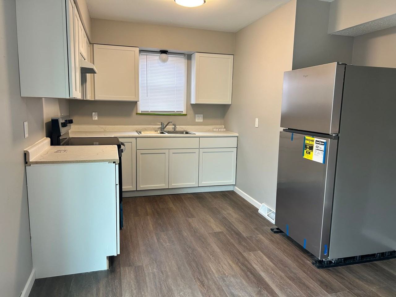 705 W 12th St - Photo 4 of 15