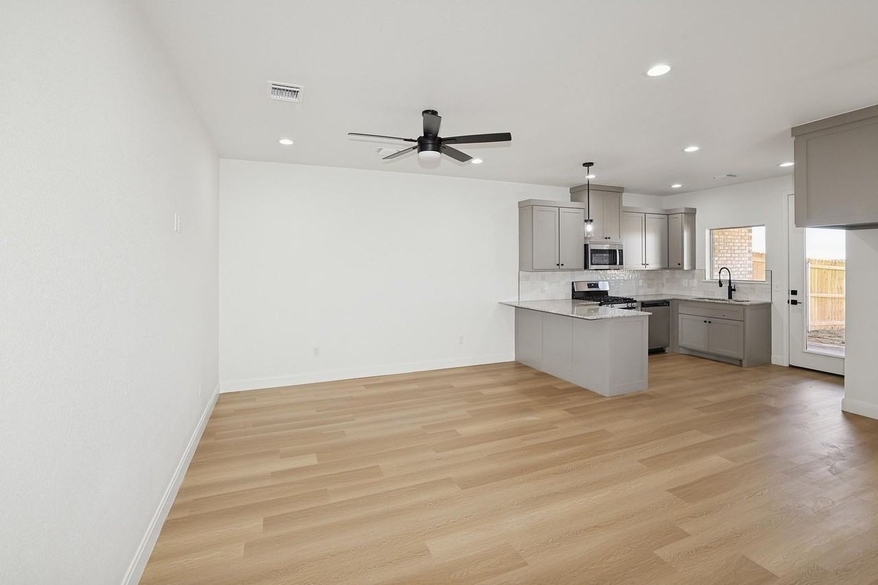 10374 10374 Tierra Santa #F - Photo 3 of 25