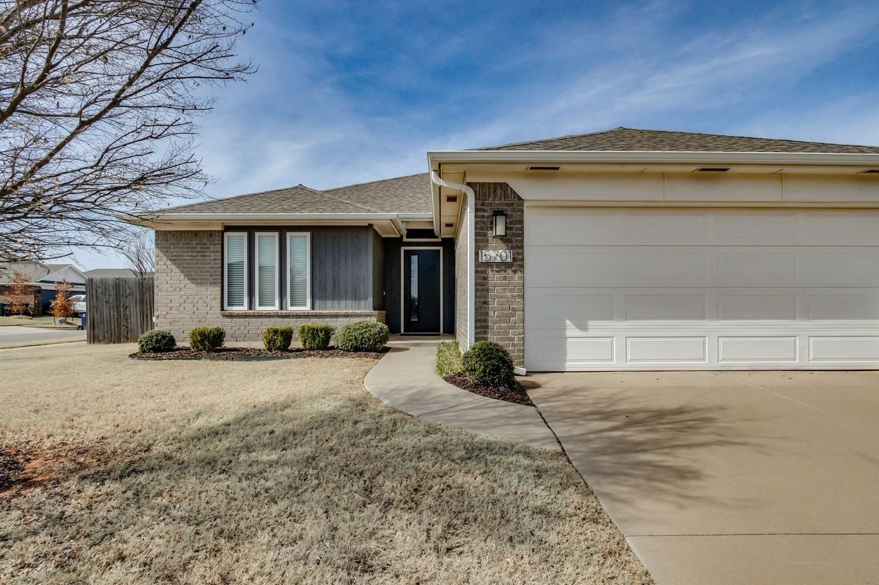 15701 Caney Dr - Photo 2 of 25